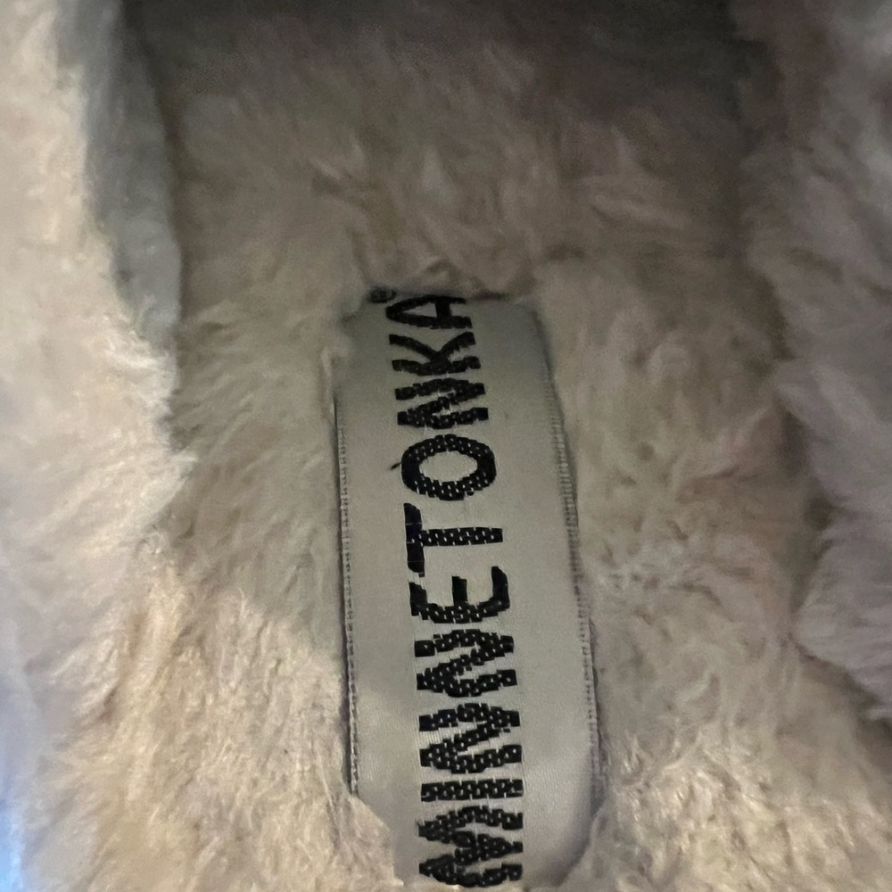 Minnetonka Tan Slippers with Cream Fur Lining 10 Womens - Picture 8 of 9